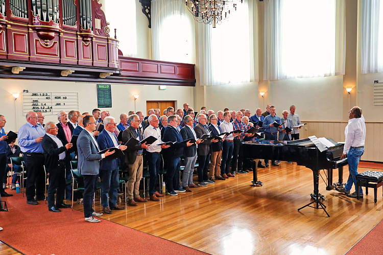 27 okt 2018 - Groot mannenkoor Midden Holland en gemengd koor Encore in de Geref.Kerk_05